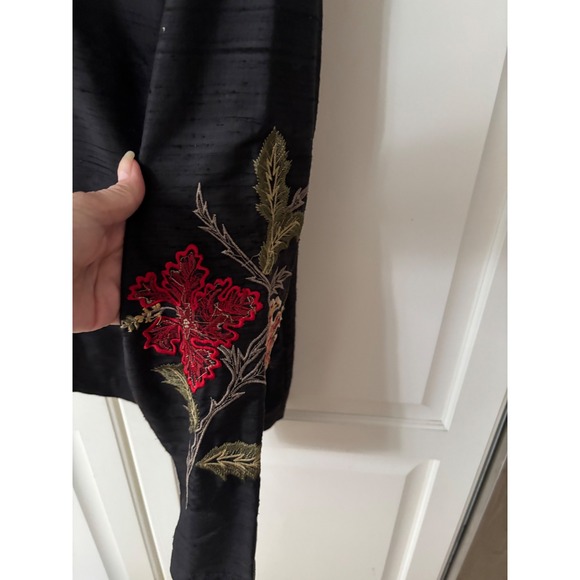 Chicos Design Black Silk Embroidered Floral Button Front Shirt Jacket Top Size 1 - Picture 3 of 6